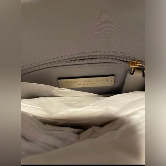 NWT Marc Jacobs Messenger White Leather with Gold accents Crossbody Purse - Picture 4 of 12